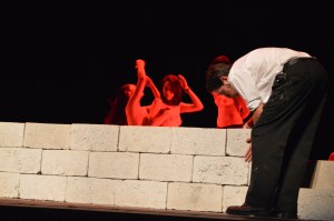 La Wall propuesta de Tián Sánchez e intervenciones de Indira Reinoso, Paty Jurado, Jenny Flores, Meqlui Muñoz, Mariuxi Castillo, Charlie Bernal y Dj Lujuria