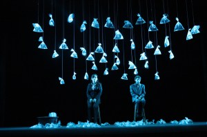 Jenny Flores y Charlie Bernal en su intervención 